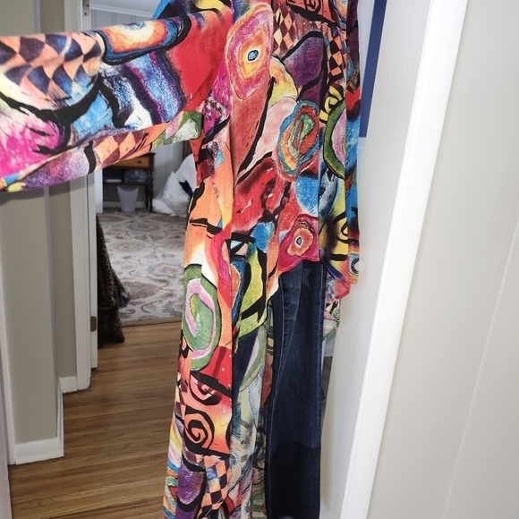 Unique and eye catching hi low top - Picture 4 of 4